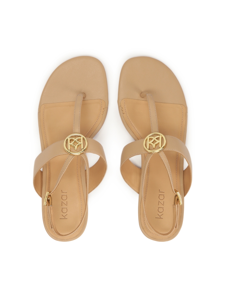 Beżowe płaskie sandały typu japonki