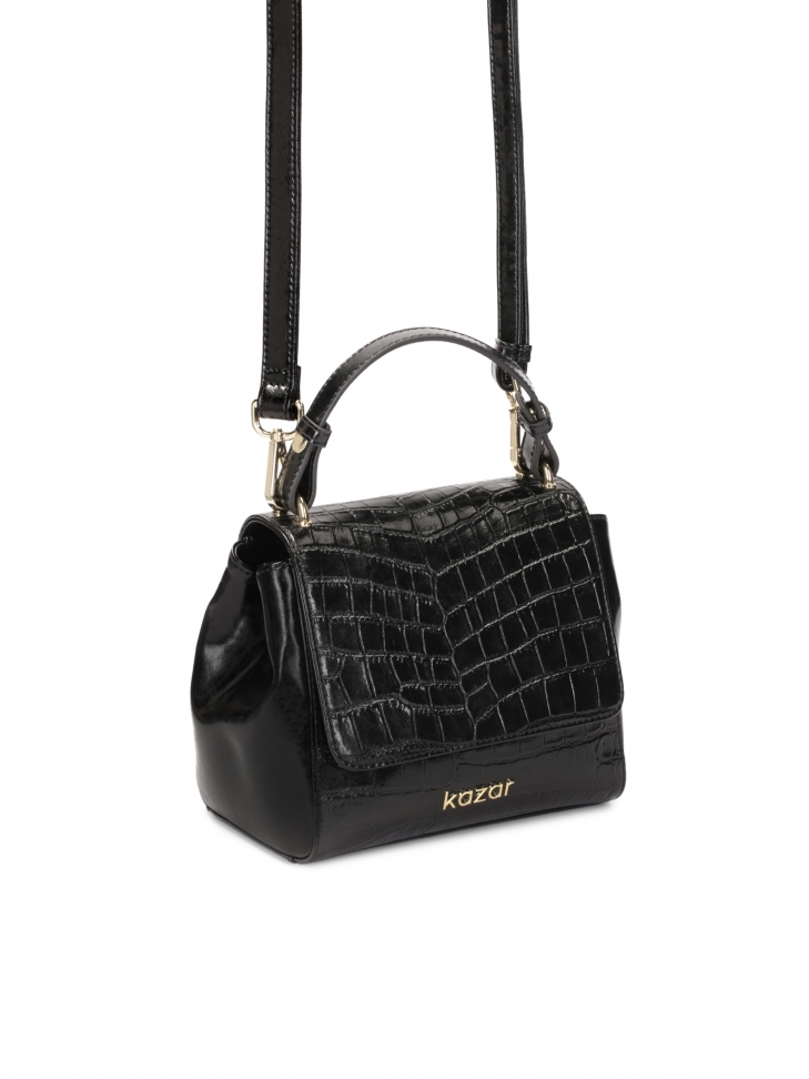 Czarna torebka z rączką zdobiona tłoczonym wzorem