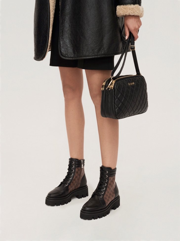 Minimalistyczna pikowana torebka z licowej skóry