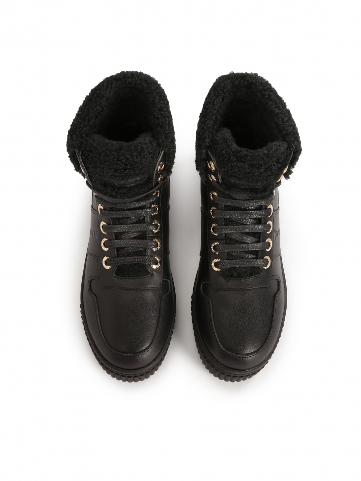 Sznurowane trzewiki ocieplane sztucznym futrem