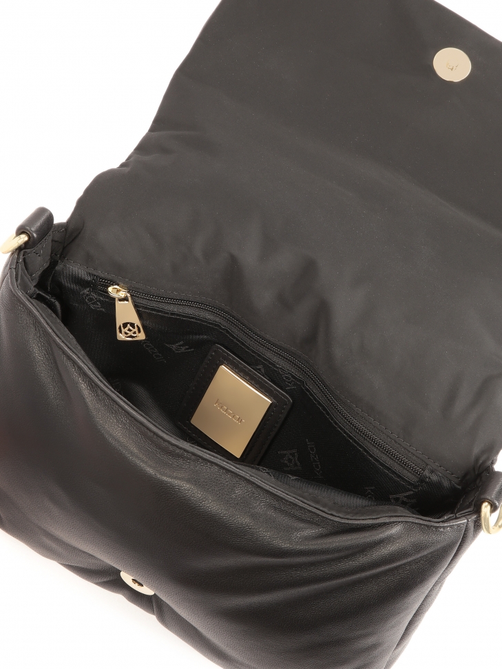 Czarna torebka z efektem volume puff