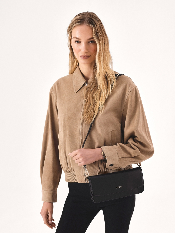 Podłużna płaska torebka z klapą