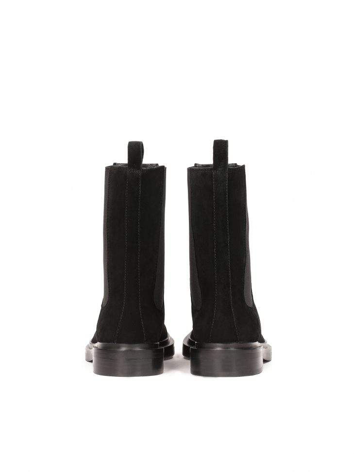 Wysokie sztyblety z szeroką podeszwą