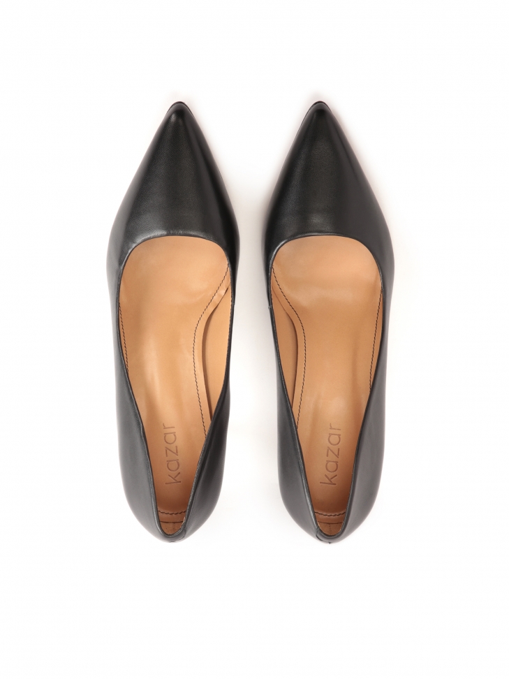 Czarne czółenka z faliście wykończoną cholewką