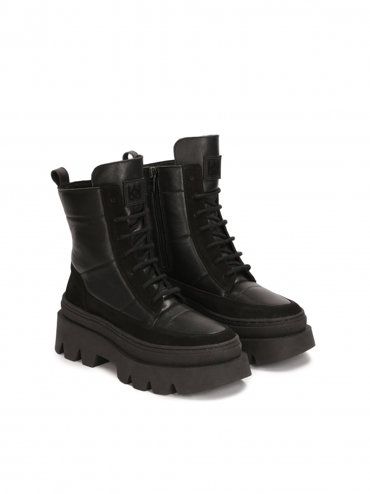 Trzewiki z łączonych materiałów na grubej podeszwie