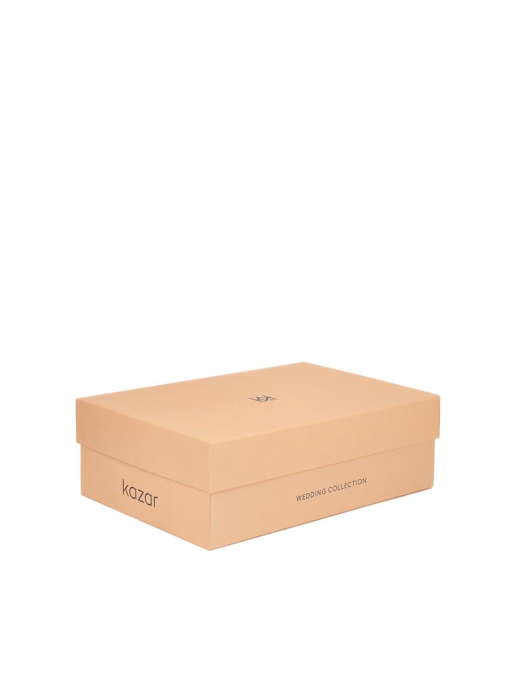 Białe skórzane baleriny z zawieszką