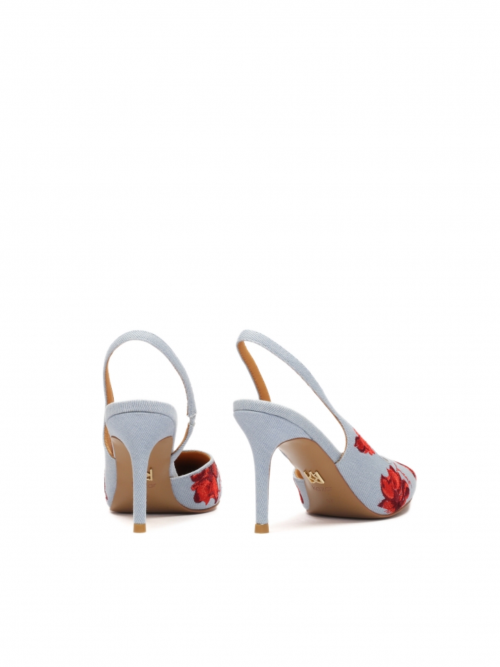 Niebieskie czółenka slingback z tkaniny w kwiaty