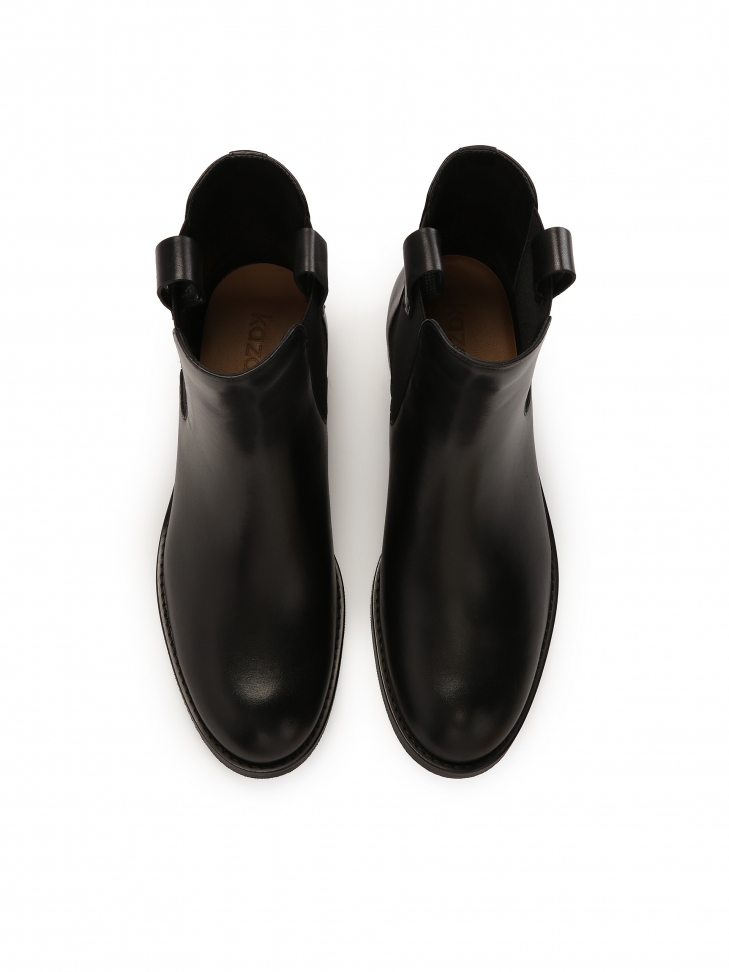 Wsuwane czarne sztyblety z gumkami i szlufkami