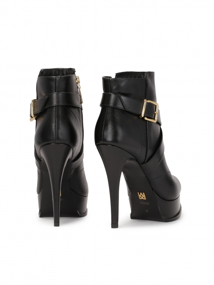 Czarne botki na wysokim obcasie i platformie