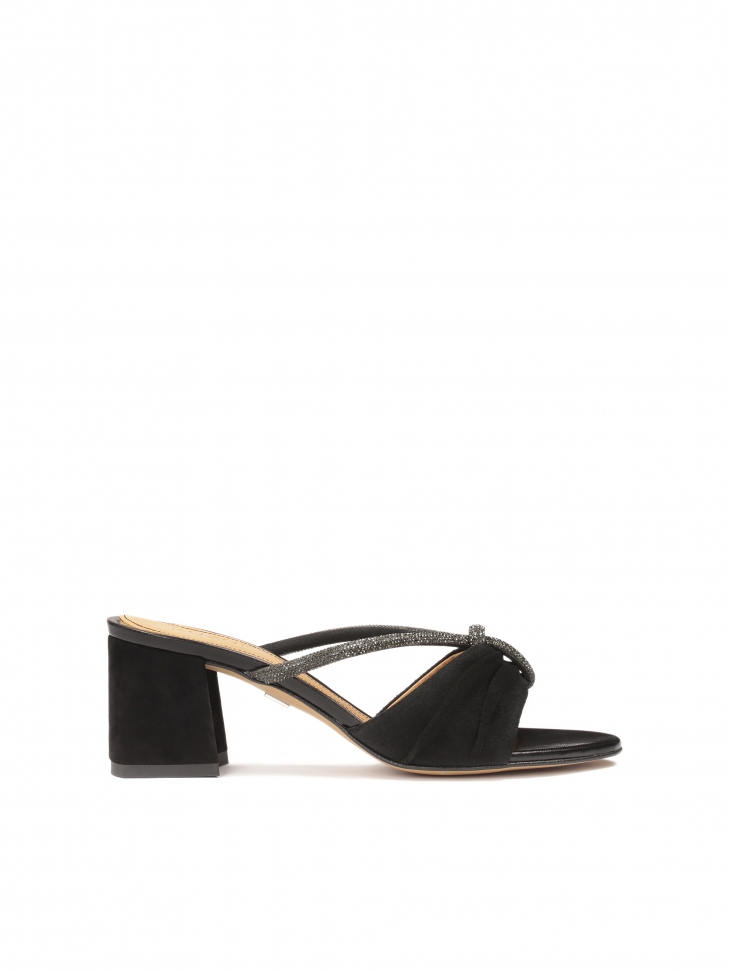 Eleganckie zamszowe klapki z błyszczącym akcentem