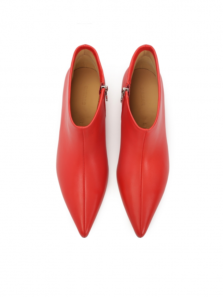 Czerwone botki na niskim koturnie