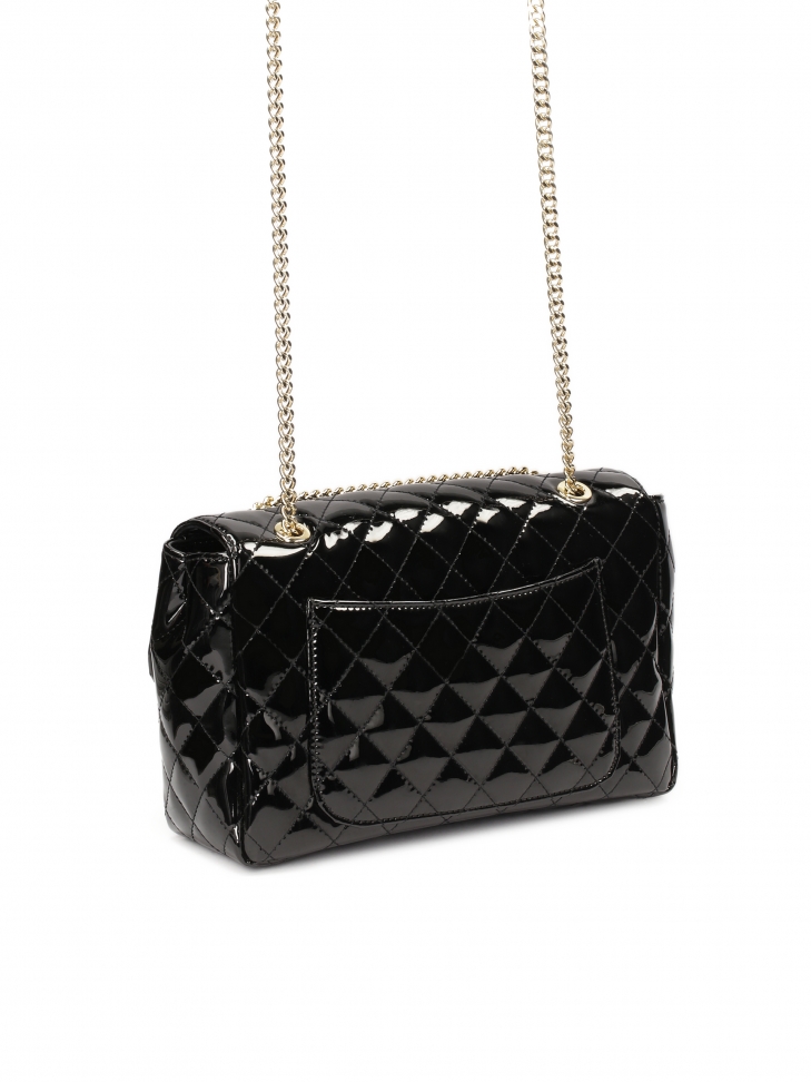 Lakierowana pikowana torebka na łańcuszku