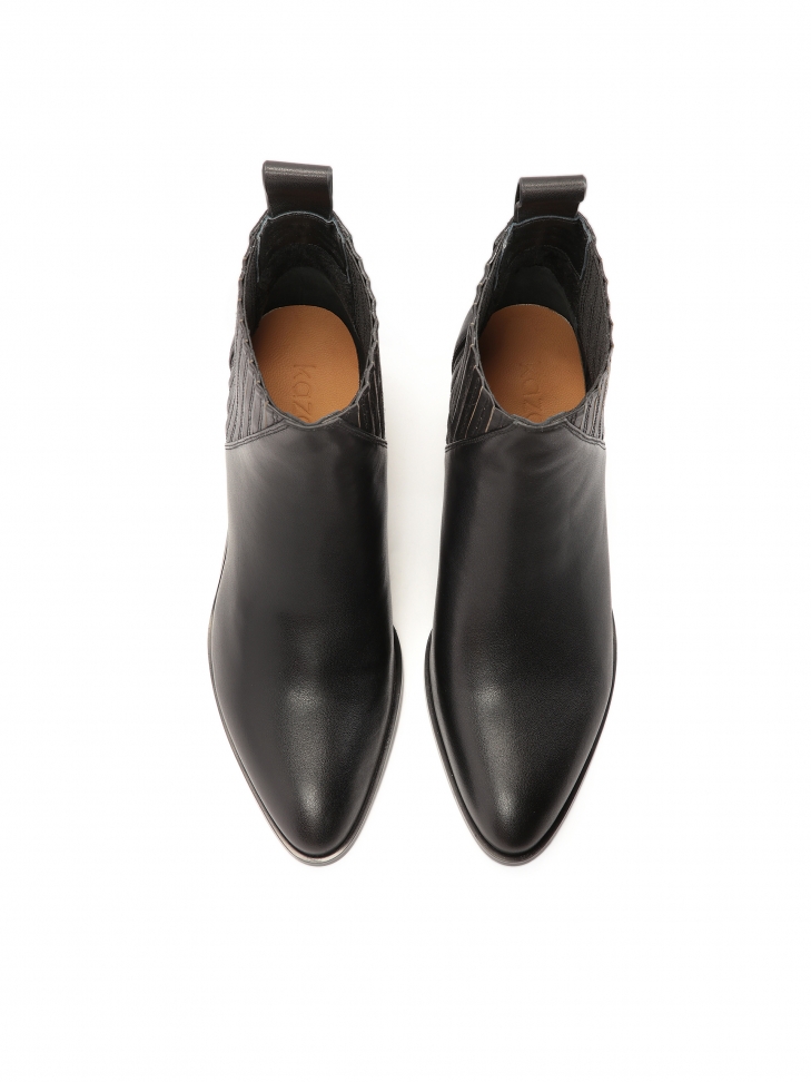 Botki bez zapięcia na szerokim obcasie