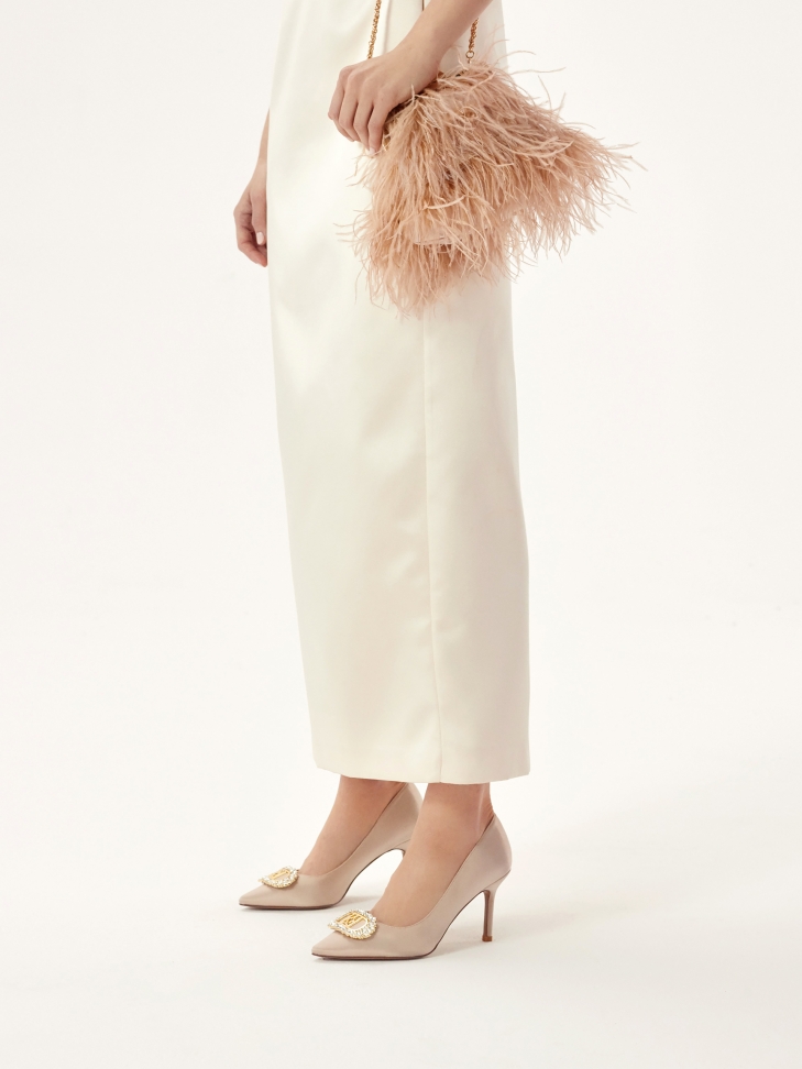 Zdobione ślubne czółenka z beżowej tkaniny