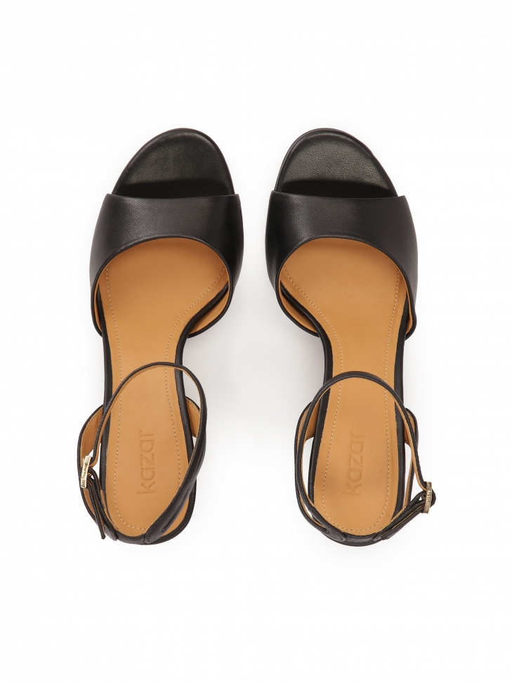Czarne sandały na szerokim obcasie