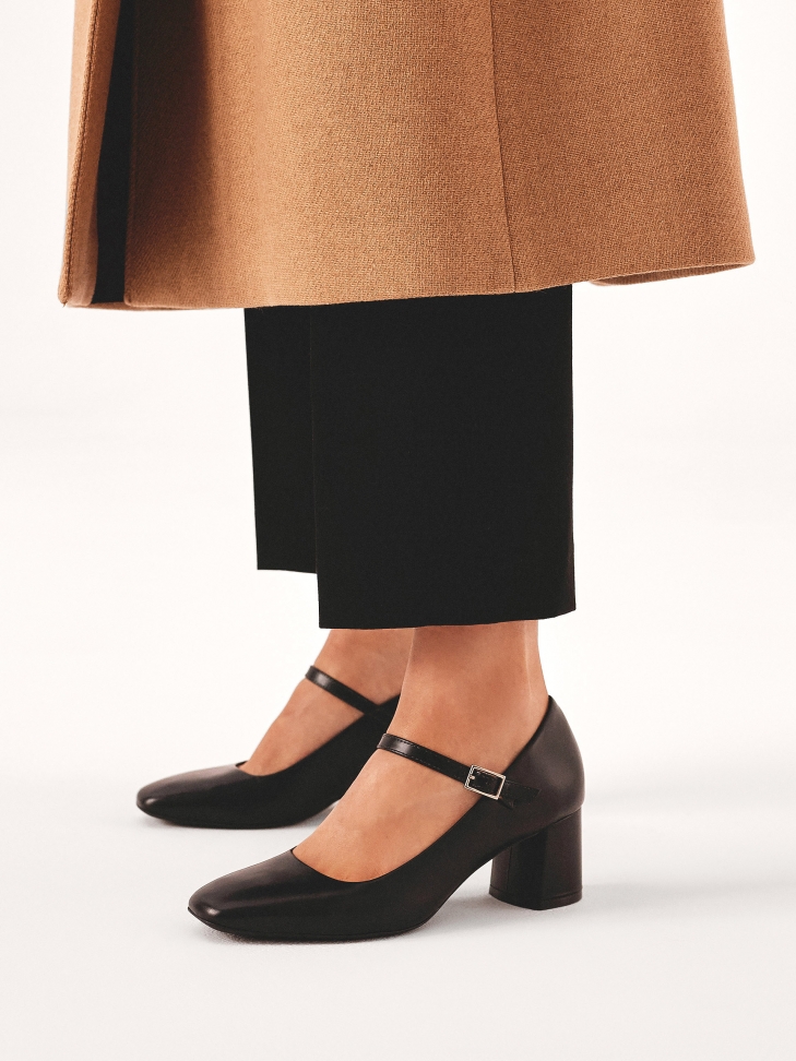 Czarne czółenka z paskiem