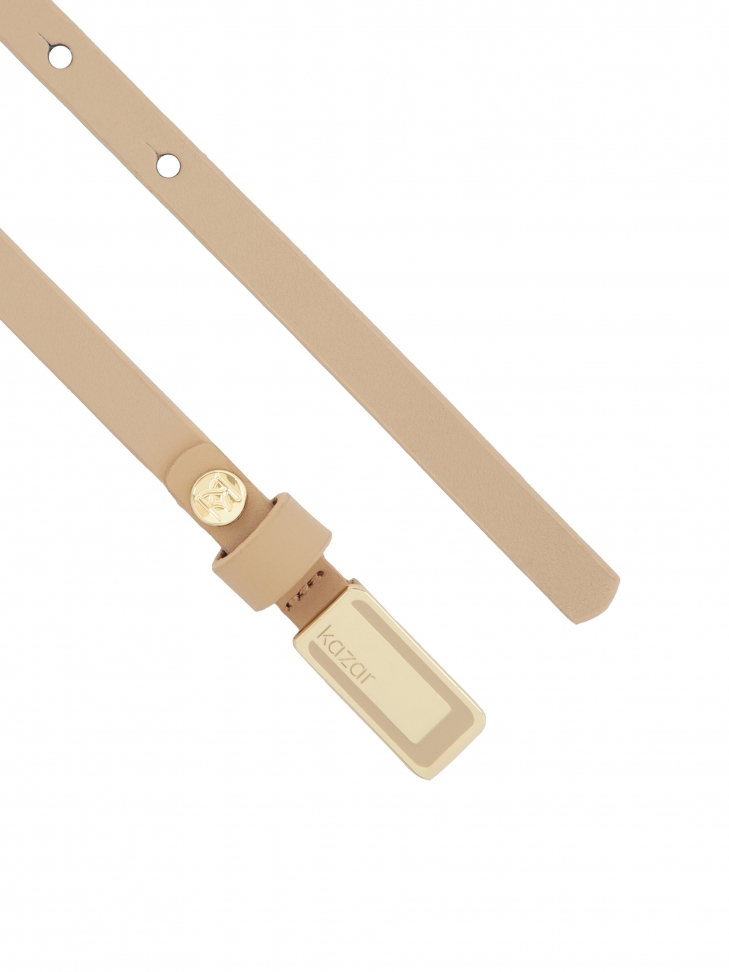 Beżowy wąski pasek z logowaną klamrą