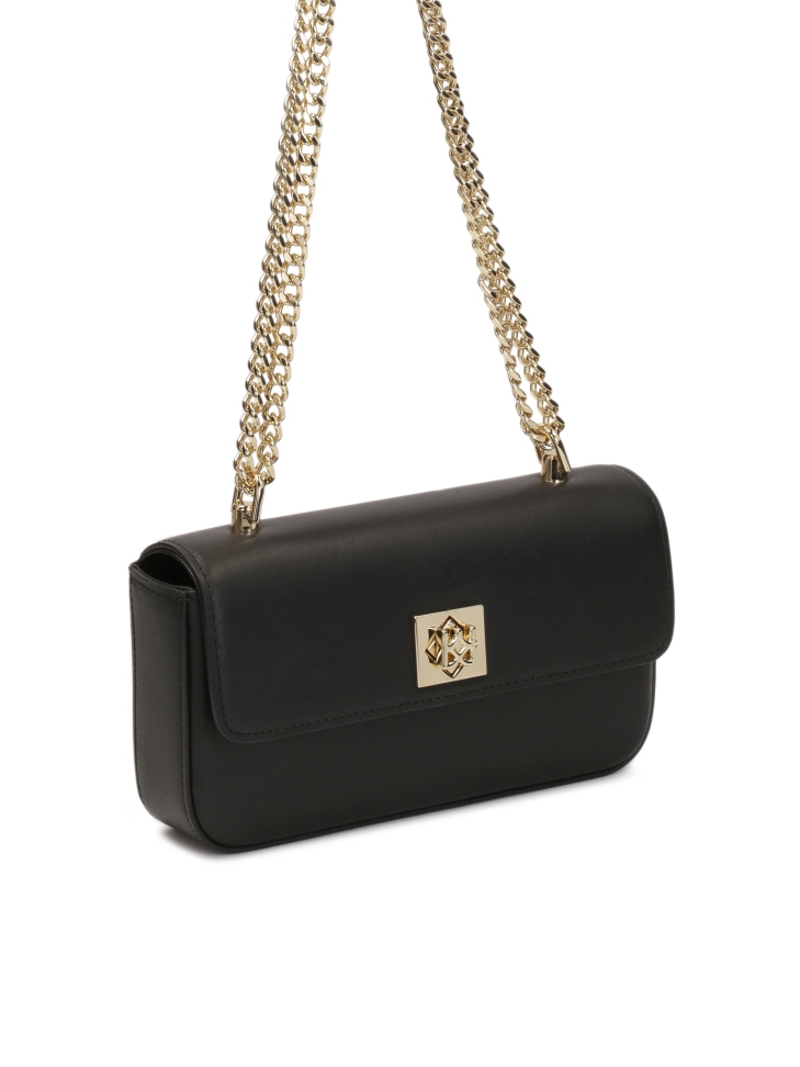 Minimalistyczna czarna torebka ze otym łańcuchem