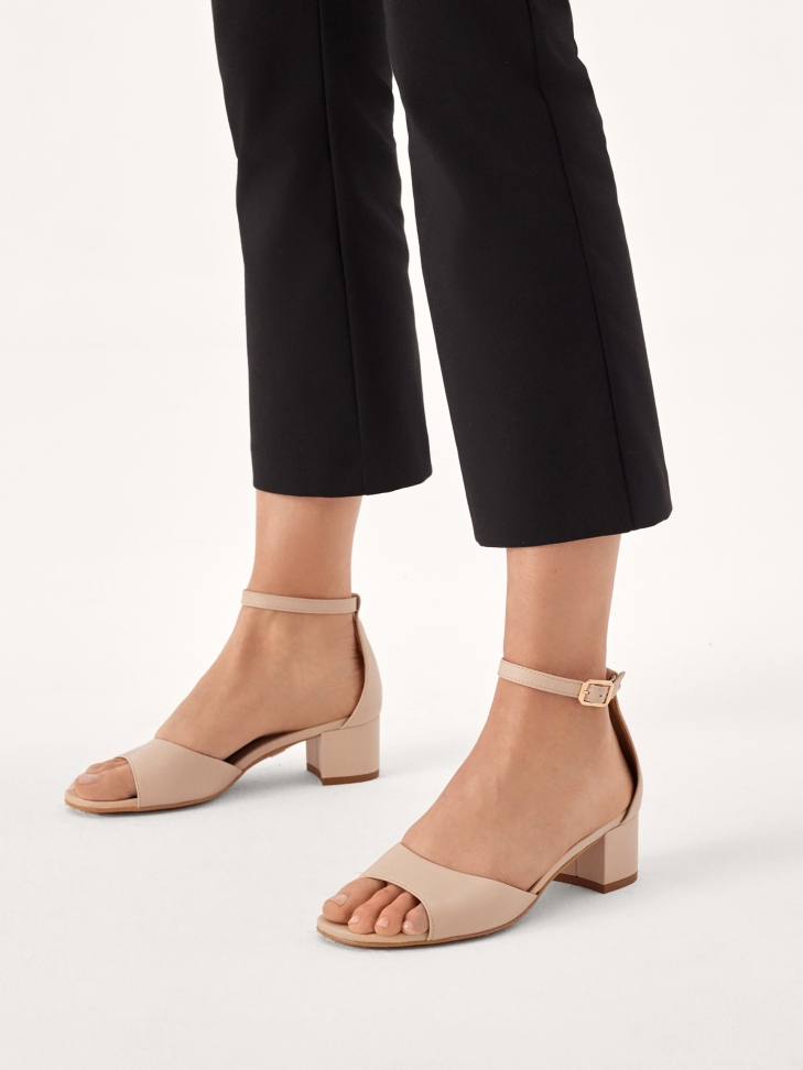 Beżowe sandały damskie na wygodnym obcasie