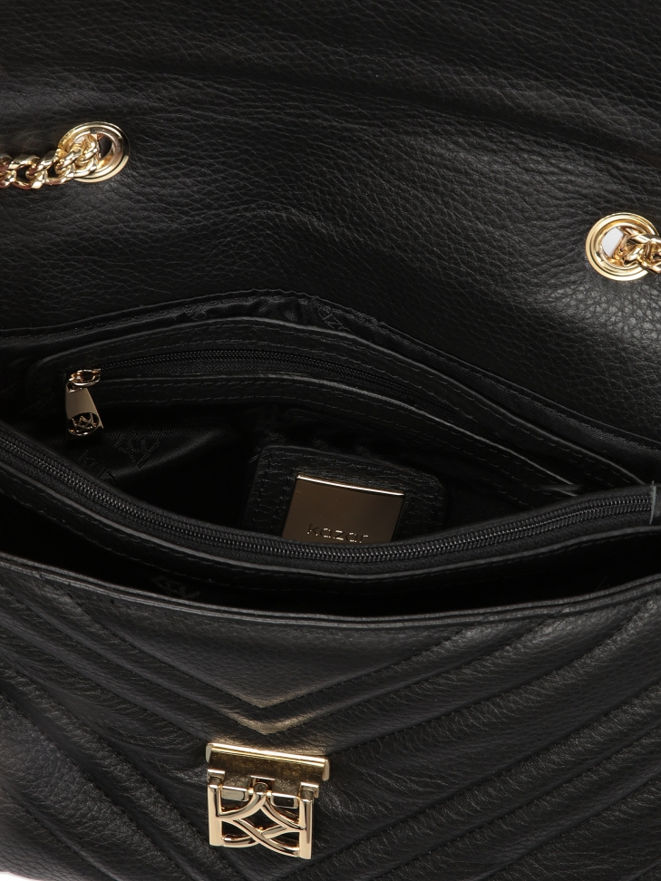 Klasyczna czarna torebka na ramię z łańcuszkiem