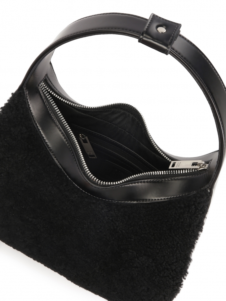 Czarna torebka na ramię ze skóry i wełny owczej