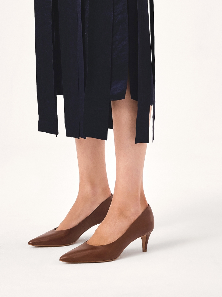 Brązowe czółenka na niskiej szpilce