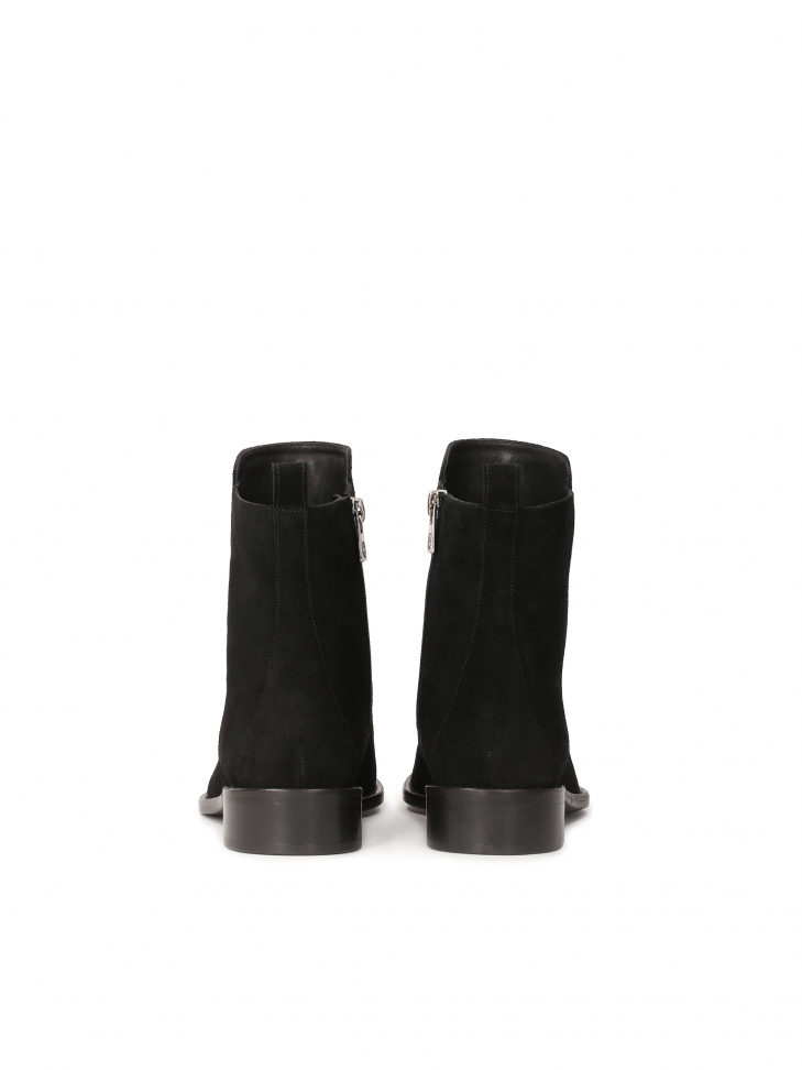 Botki z zamszu na płaskiej podeszwie