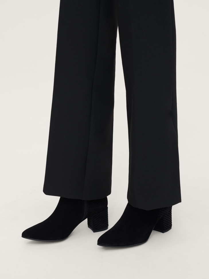 Klasyczne czarne botki z zamszu