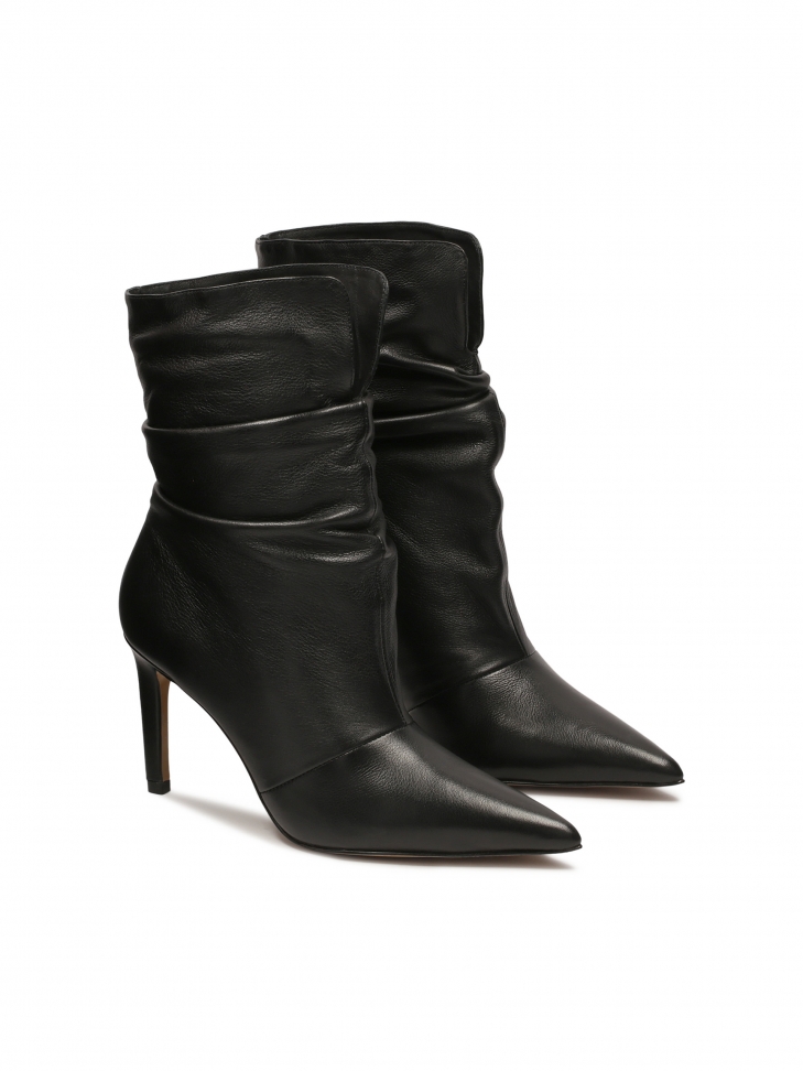 Skórzane botki z marszczoną cholewką