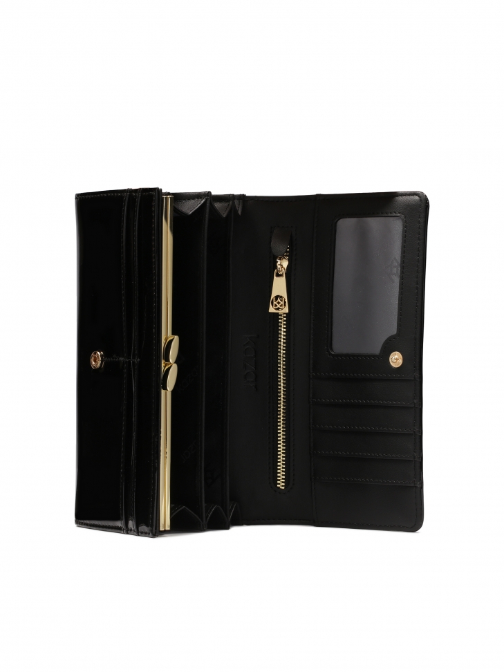 Lakierowany czarny portfel z biżuteryjną ozdobą