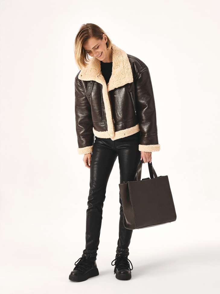 Brązowa minimalistyczna torebka