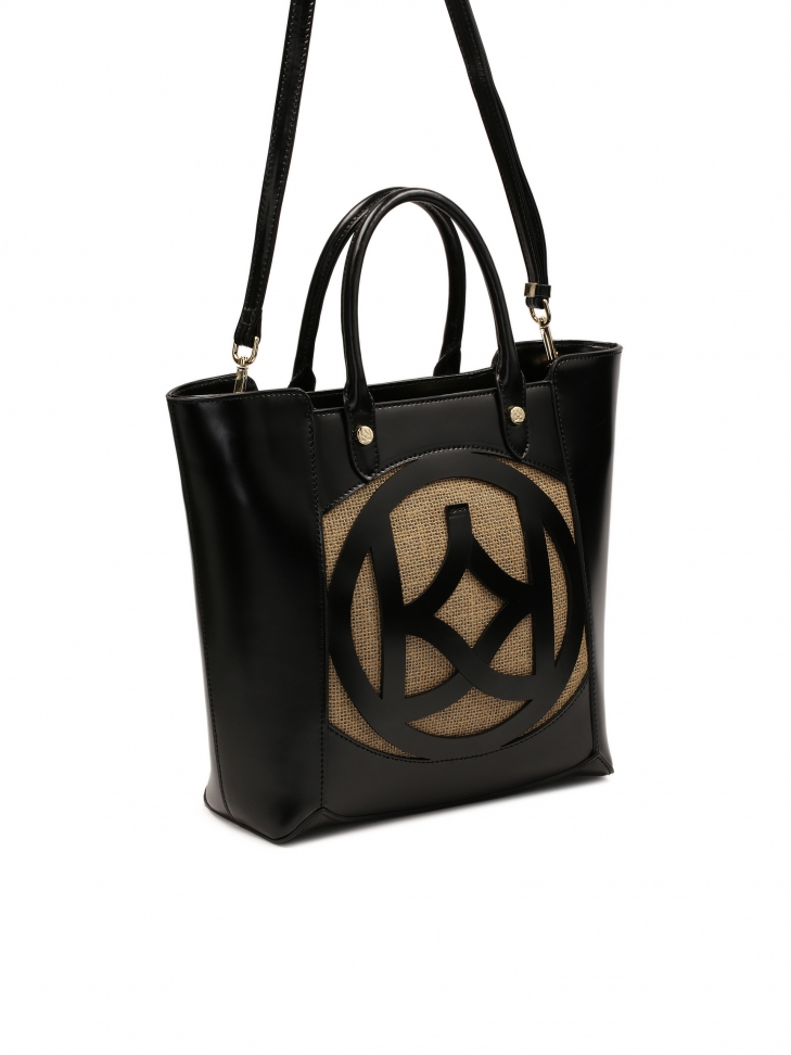 Czarna skórzana torebka z ażurowym monogramem