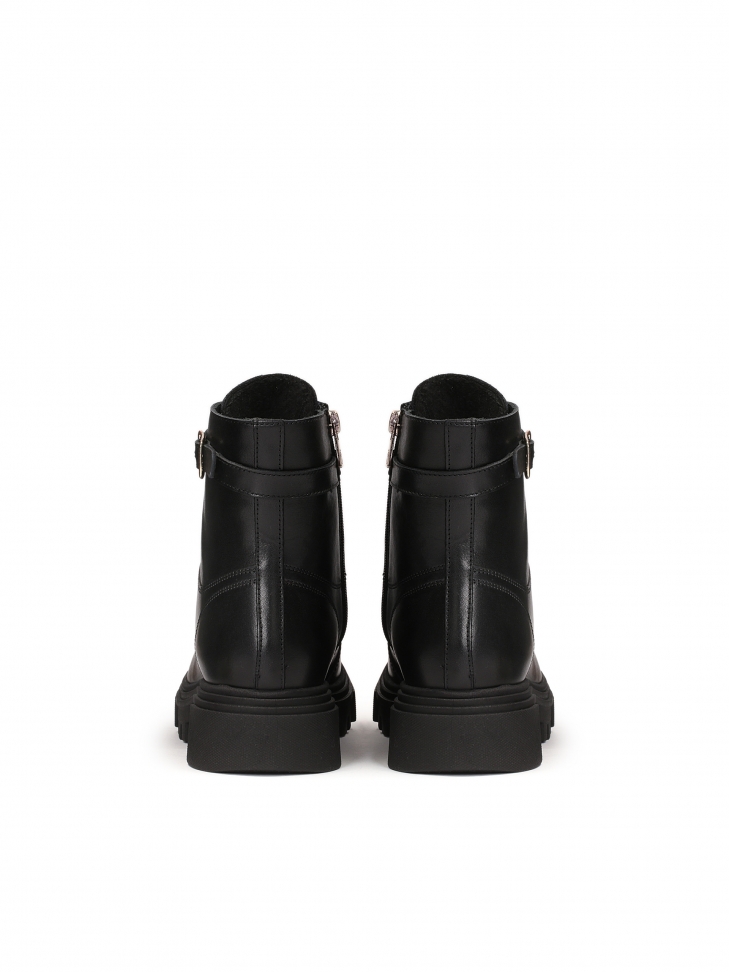 Sznurowane trzewiki z licowej skóry w czarnym kolorze