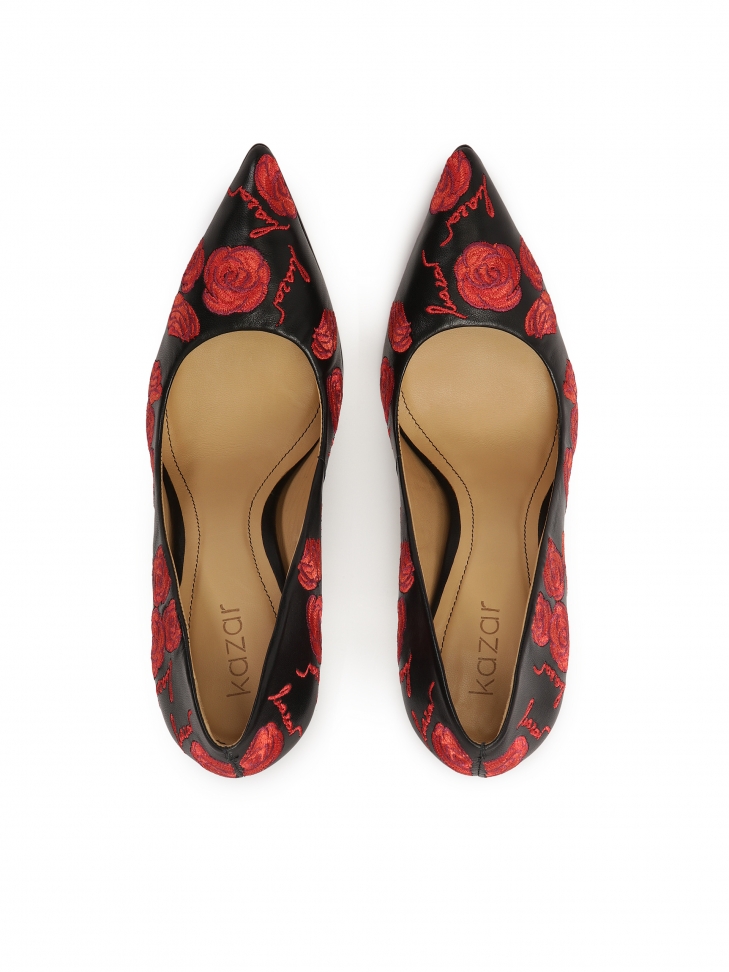 Eleganckie czarne szpilki w czerwone kwiaty