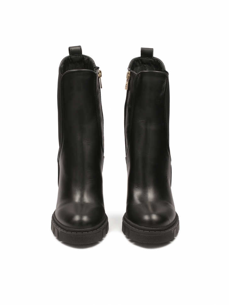 Skórzane botki na obcasie z wysoką cholewką