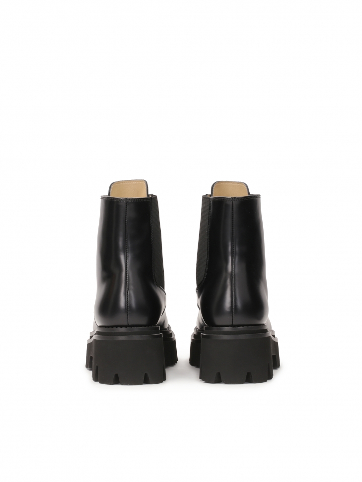 Czarne trzewiki z prostą cholewką na zamek