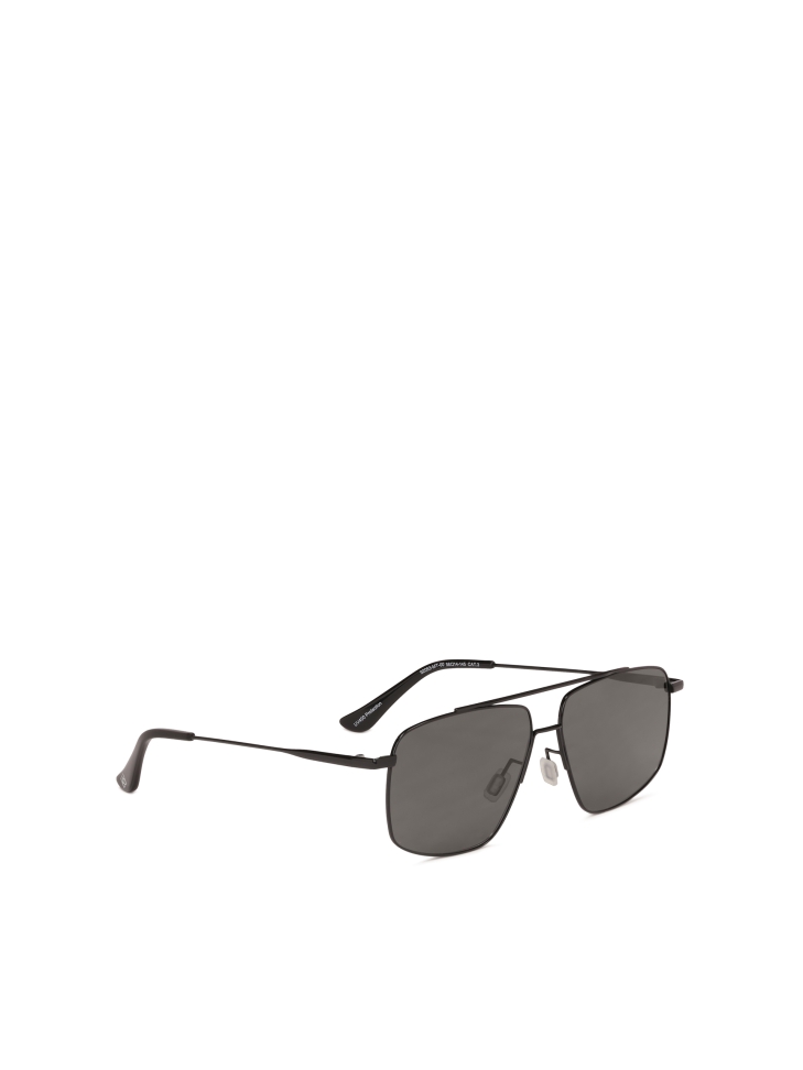 Minimalistyczne czarne okulary z polaryzacją