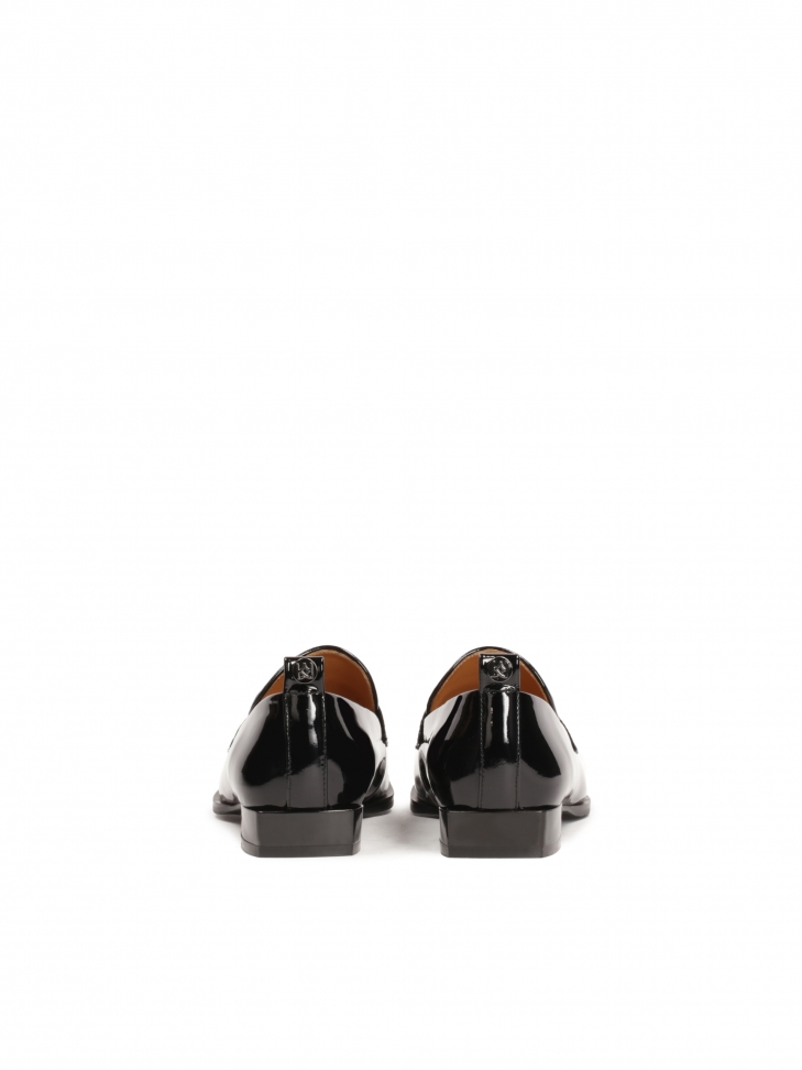 Lakierowane półbuty z kwadratowym noskiem i obcasem