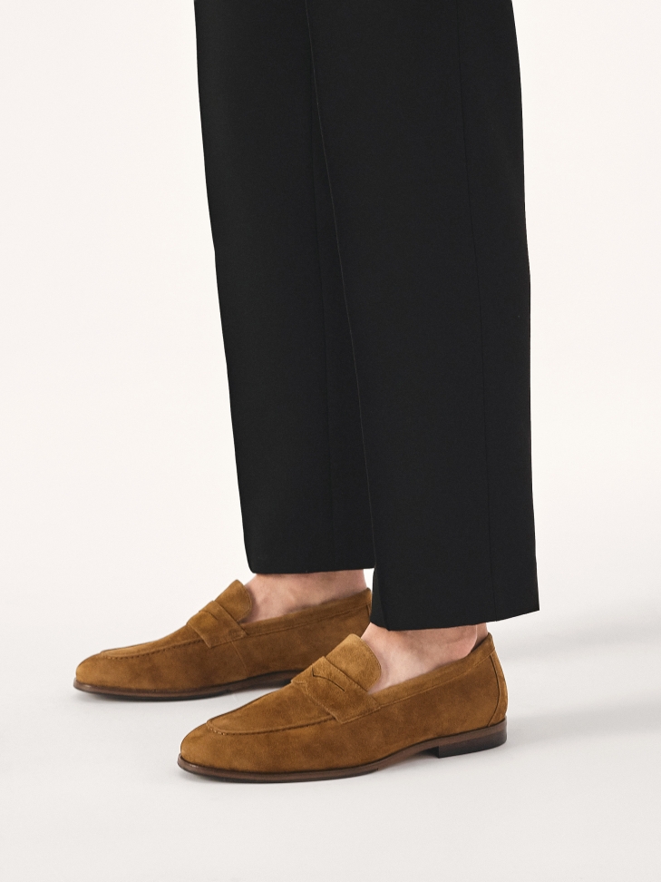 Brązowe zamszowe loafersy minimal