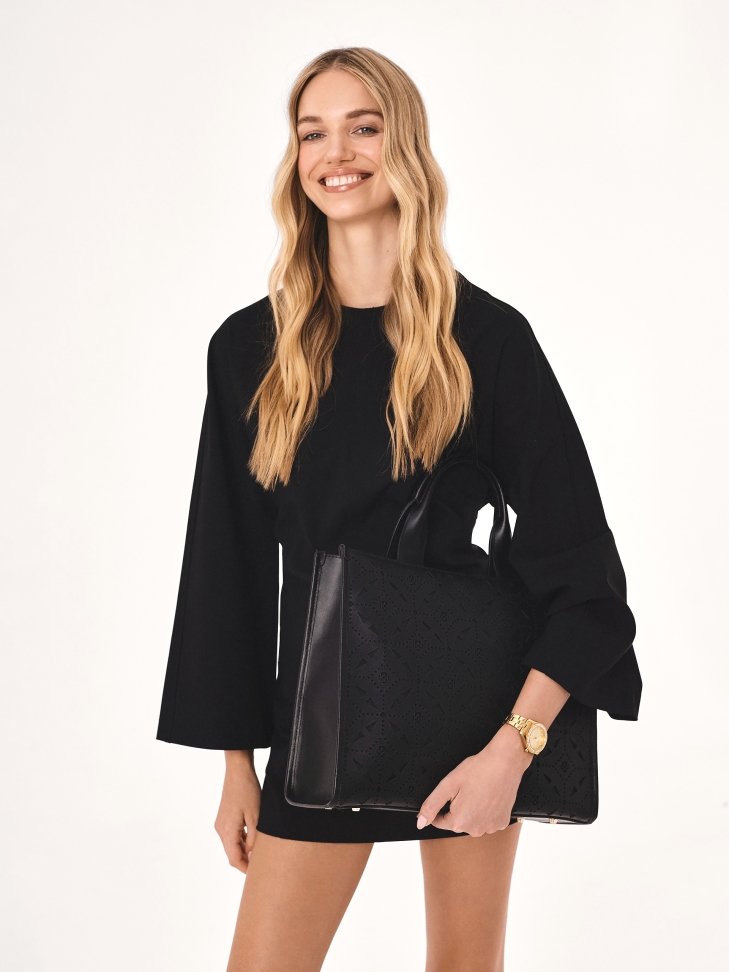 Duża torebka w ażurowy wzór