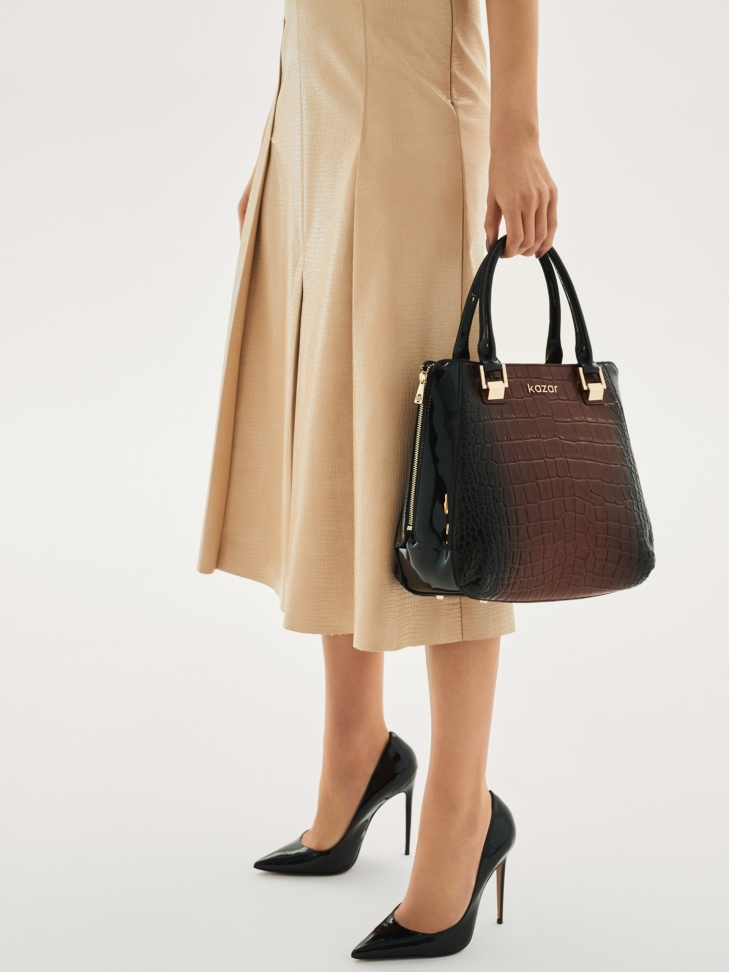 Połyskujące czarne czółenka z lakierowanej skóry