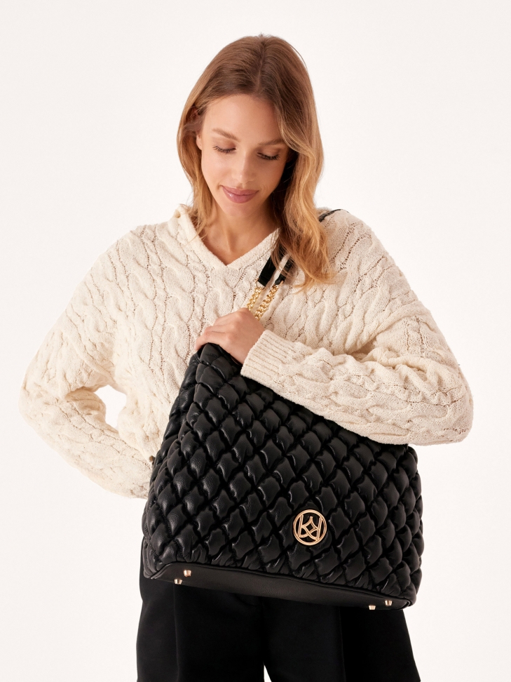 Duża pikowana torebka z uchwytami na ramię