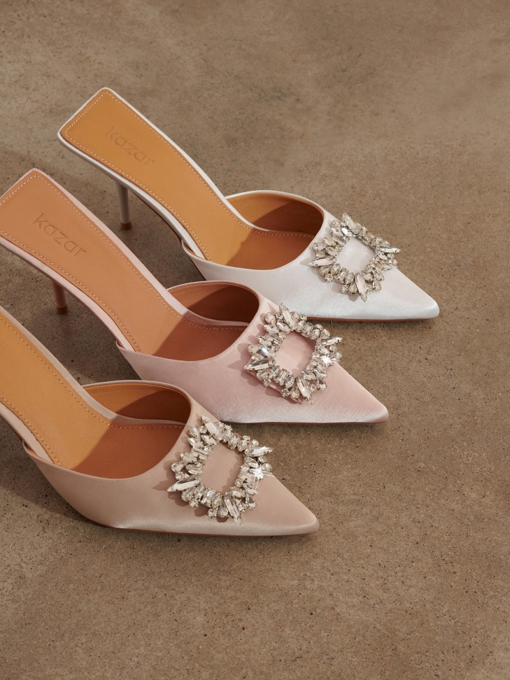 Eleganckie klapki ślubne na obcasie z biżuteryjną ozdobą z cyrkonii