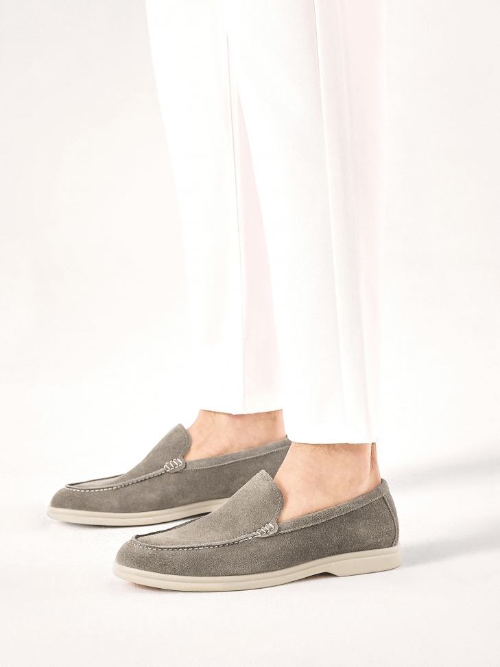 Zamszowe półbuty męskie w kolorze taupe