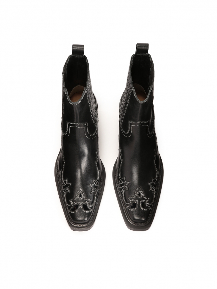 Skórzane kowbojki z wycinanym wzorem