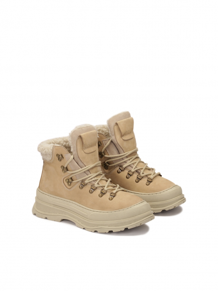 Wiązane trzewiki z nubuku