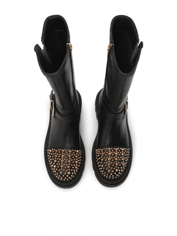 Botki na grubej podeszwie zdobione dżetami