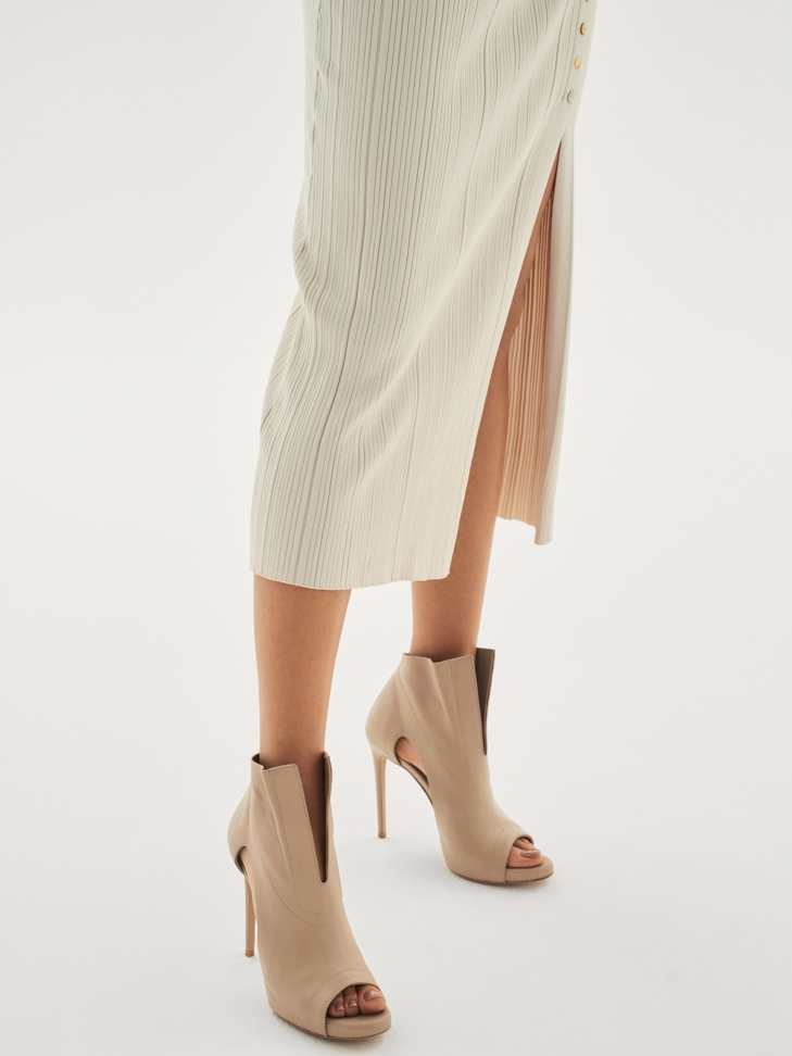 Beżowe botki peep toe damskie