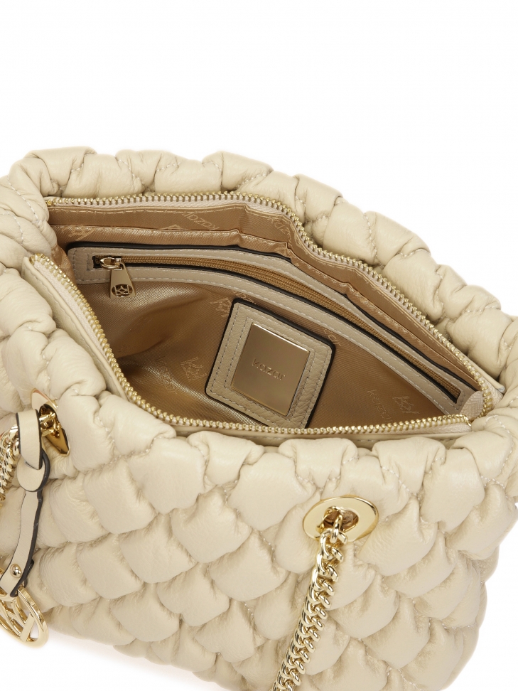 Nieduża torebka na ramię z miękkiej pikowanej skóry