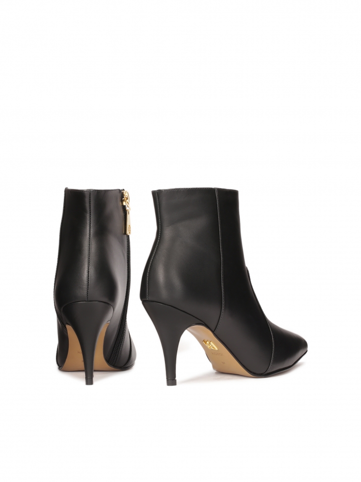 Minimalistyczne czarne botki z noskami w szpic